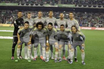 El once inicial del Real Madrid. De pie: Keylor Navas, Kroos, Pepe, Varane, Benzema y Cristiano Ronaldo. Agachados: James, Marcelo, Isco, Danilo y Modric.