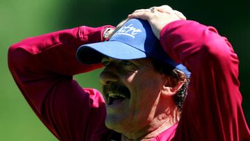 MEXICO CONFEDERACIONES ALEMANIA 2005
MEXSPORT DIGITAL IMAGE
18 June 2005: Action photo of coach Ricardo Lavolpe of the mexican national soccer team, during a training session at Barsinghausen, Germany during Copa Confederaciones 2005./Foto de accion de Ricardo Lavolpe entrenador de la seleccion nacional mexicana, durante una sesion de entrenamiento en Barsinghausen, Alemania durante la Copa Confederaciones 2005. MEXSPORT/MARTIN VENEGAS