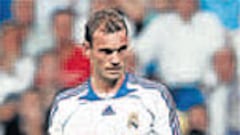 Schaaf quiere evitar las faltas directas de Sneijder