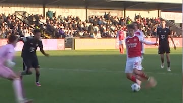 El talento ya debutó en primera y es una de las mayores promesas del futbol inglés.