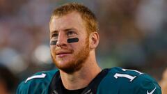 PHILADELPHIA, PA - SEPTEMBER 25: Quarterback Carson Wentz #11 of the Philadelphia Eagles looks on in the second half against the Pittsburgh Steelers at Lincoln Financial Field on September 25, 2016 in Philadelphia, Pennsylvania.   Rich Schultz/Getty Images/AFP
 == FOR NEWSPAPERS, INTERNET, TELCOS &amp; TELEVISION USE ONLY ==