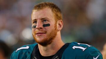 PHILADELPHIA, PA - SEPTEMBER 25: Quarterback Carson Wentz #11 of the Philadelphia Eagles looks on in the second half against the Pittsburgh Steelers at Lincoln Financial Field on September 25, 2016 in Philadelphia, Pennsylvania. Rich Schultz/Getty Images/AFP
== FOR NEWSPAPERS, INTERNET, TELCOS & TELEVISION USE ONLY ==