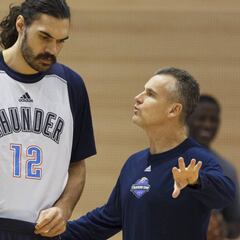 Adams, para AS: "Mi bigote es como la barba de Harden"
