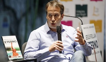 Alberto Martínez, autor del libro y periodista de AS, durante la presentación.