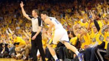 El Oracle Arena, anima a los Warriors en la serie de playoffs ante los Clippers.