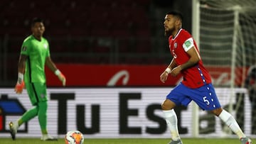 Futbol, Chile vs Colombia.
 Segunda fecha, clasificatorias al mundial Catar 2022.
 El jugador de la seleccion chilena Paulo Diaz es fotografiado durante el partido claisificatorio al mundial de Catar 2022 contra Colombia disputado en el estadio Nacional de Santiago, Chile.
 13/10/2020
 Andres Pina/Photosport
 
 Football, Chile vs Colombia.
 2nd date, 2020 Qatar World Cup qualifier match.
 Chilean National team player Paulo Diaz is pictured during the 2020 Qatar World Cup qualifier match against Colombia held at the National stadium in Santiago, Chile.
 13/10/2020
 Andres Pina/Photosport