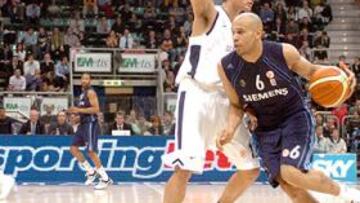 <b>NUEVA DERROTA.</b> El Real Madid no pudo con el Climanio y acabó como segundo de grupo, por lo que se encontrará con el Barcelona en cuartos de final.