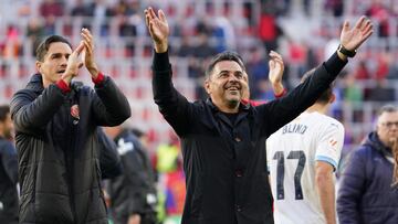Girona's Spanish coach Michel (R) and teammates celebrate their win at the end of the Spanish league football match between CA Osasuna and Girona FC at El Sadar stadium in Pamplona on November 4, 2023. (Photo by Cesar MANSO / AFP)