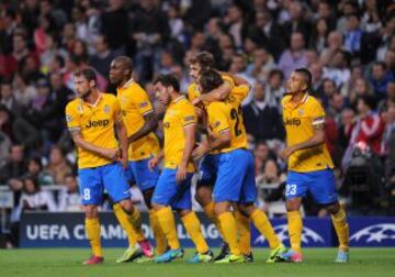 Partido de la Champions League, grupo B. Real Madrid-Juventus. 1-1. Llorente celebra el gol del empate con sus compañeros.