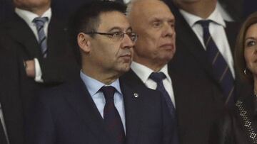El presidente del FC Barcelona, Josep Maria Bartomeu y la ministra de Defensa, Maria Dolores de Cospedal.
