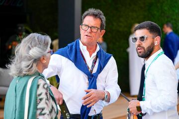 El exentrenador italiano Fabio Capello disfruta de los momentos previos a la carrera. 