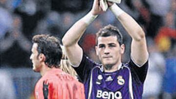 Casillas celebra la victoria.
