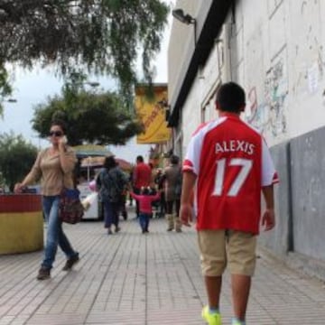 Las camisetas de Alexis Sánchez se réplican en Tocopilla.