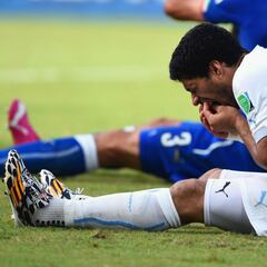 Luis Suarez feared Chiellini bite would derail Barcelona transfer