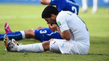 Luis Suarez feared Chiellini bite would derail Barcelona transfer