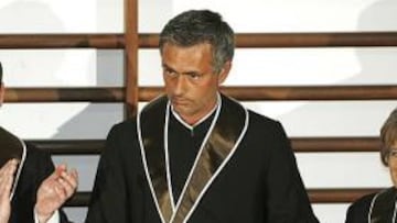 <b>ELOGIOS.</b> El entrenador portugués del Inter de Milán, José Mourinho, declaró hoy que el Barcelona le parece el conjunto más "preparado" de los cuartos de final de la Liga de Campeones.