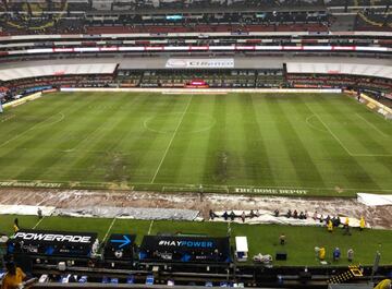 El Estadio Azteca vuelve a mostrar su cancha dañada