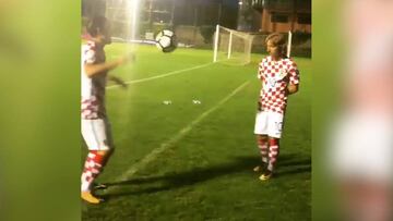 Modric reta a Kovacic y éste le responde con jugadas de freestyle