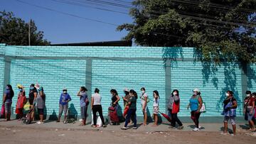 Women wait outside a market after the Peruvian government limited men and women to alternate days for leaving their homes, in an attempt to slow the spread of the coronavirus disease (COVID-19), in Lima, Peru April 7, 2020. REUTERS/Sebastian Castaneda NO RESALES. NO ARCHIVES