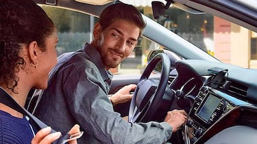 He salido a conducir con el Echo Auto: así funciona Alexa en el coche