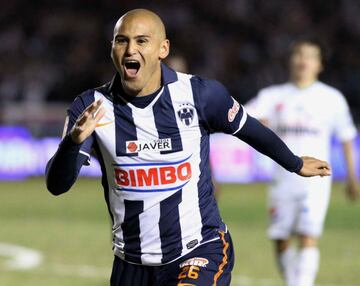 Es el máximo goleador en la historia de los Rayados de Monterrey con 121 goles, en todas las competencias, superando al brasileño Mario de Souza. Además, el andino fue campeón de goleo en el Torneo Clausura 2008 con 13 goles.