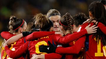 Soccer Football - FIFA Women’s World Cup Australia and New Zealand 2023 - Group C - Spain v Costa Rica - Wellington Regional Stadium, Wellington, New Zealand - July 21, 2023 Spain's Irene Paredes celebrate their first goal with teammates an own goal scored by Costa Rica's Valeria del Campo REUTERS/Amanda Perobelli