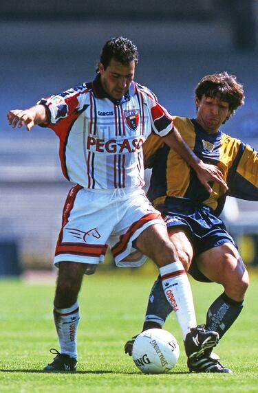 Atlante desciende a Primera A pero es “salvado” al disputar una serie promocional con el Veracruz y pagar cinco millones de dólares, los cuales acaba pagando con el Centro de Alto Rendimiento que se ubica en la salida a la carretera de Cuernavaca.
