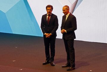Pedro Delgado y Carlos de Andr谷s.