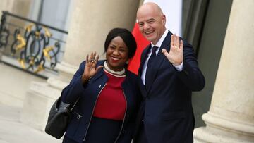 Fatma Samba y Gianni Infantino en Francia.