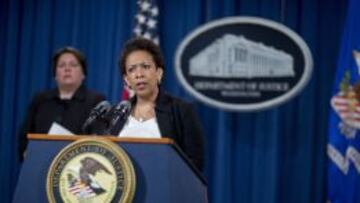 La Fiscal General de EE.UU, Loretta Lynch: "Las acciones de hoy son sólo el comienzo de nuestro esfuerzo en erradicar la corrupción en el fútbol internacional".