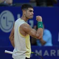 Alcaraz saca un trabajado billete a cuartos