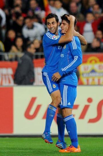 Arbeloa abraza a Morata tras el 0-5.