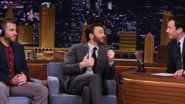 Scott y Chris Evans en el programa de Jimmy Fallon. Marzo 31, 2014.