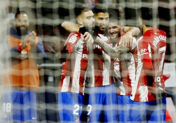 2-1. Luis Suárez celebra el segundo gol que marca de penalti.ti.