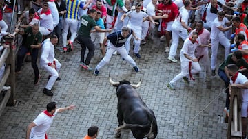 Runners scramble as a bull that strayed from the pack turns around during the second running of the bulls of the San Fermin festival in Pamplona, northern Spain, on July 8, 2025. Thousands of people every year attend the week-long festival and its famous "encierros" or bull runs, every day at 8:00 a.m. through the narrow streets of the old town over an 850 meters (yard) course while runners ahead of them try to stay close to the bulls without falling over or being gored. (Photo by Cesar Manso / AFP)