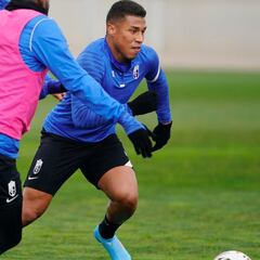 Sin Gonalons ni Escudero ante el Cádiz, pero con Darwin Machís