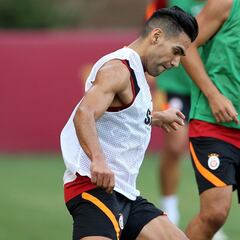 Director deportivo de Sao Paulo niega acercamientos con Falcao