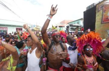 Usaint Bolt baila al ritmo del Carnaval de Trinidad y Tobago