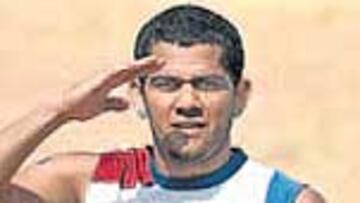 Alves prepara su adiós de Sevilla.