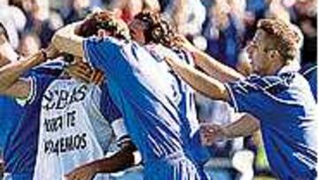 <b>DEDICATORIA</b>. Los futbolistas del Getafe no han olvidado a su compañero Sebas.