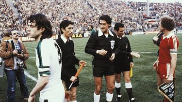 Emilio Carlos Guruceta Muro era un buen colegiado que debutó en Primera División en kla campaña 1969-70. Precisamente, al final de la Liga fue nombrado para dirigir el encuentro de vuelta de la Copa entre el Barcelona y el Real Madrid, que debía de disputarse en el Camp Nou. La ida había acabado con triunfo blanco por 2-0. En la vuelta, con 1-0 en el marcador a favor de loa azulgrana, una caída de Velázquez fuera del área, fue señalada por Guruceta como penalti, provocando una larga serie de incidentes hasta el final del encuentro. Guruceta fue recusado por el conjunto azulgrana: la recusación consistía en el derecho a vetar a los colegiados para sus partidos. Ese castigo se levantaría en 1985…