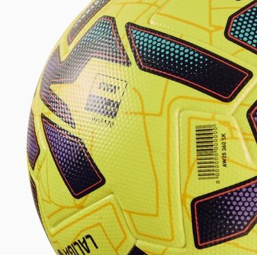 Más allá de su funcionalidad, esta edición introduce un diseño gráfico inspirado en los valores compartidos entre el fútbol y el universo del 'motorsport'.