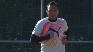 Cazorla se entrena en Oviedo para volver a los campos de fútbol