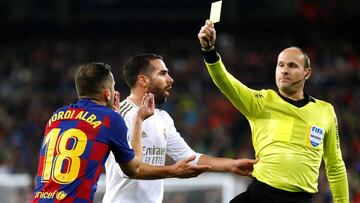 Soccer Football - La Liga Santander - Real Madrid v Barcelona - Santiago Bernabeu, Madrid, Spain - March 1, 2020  Real Madrid&#039;s Dani Carvajal and Barcelona&#039;s Jordi Alba are shown yellow a card each by referee Antonio Mateu Lahoz  REUTERS/Juan Me