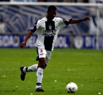Gran Defensor que vistió las camisetas de Celaya, Tigres y Pachuca. Uno de los mejores centrales ecuatorianos