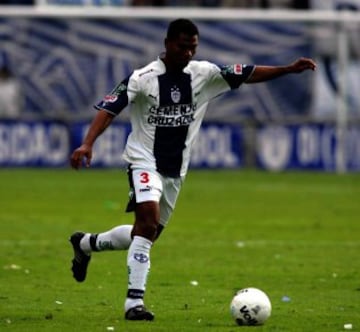 Gran Defensor que vistió las camisetas de Celaya, Tigres y Pachuca. Uno de los mejores centrales ecuatorianos