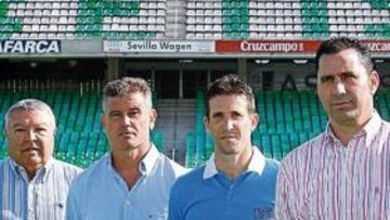 <b>TRABAJO EN EQUIPO. </b>Jorge Vázquez, Joaquín Parra, Merino y Momparlet buscan los mejores fichajes.