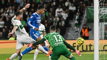 Real Madrid's English midfielder #05 Jude Bellingham scores his team's second goal during the Spanish league football match between Elche CF and Real Madrid CF at Martinez Valero Stadium in Elche on November 23, 2025. (Photo by JOSE JORDAN / AFP)