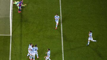 10/03/20 PARTIDO PRIMERA DIVISION ATRASADO
ESTADIO IPURUA PUERTA CERRA CRISIS CORONAVIRUS
EIBAR - REAL SOCIEDAD
GRADAS VACIAS
PRIMER GOL PENALTI MIKEL OYARZABAL 0-1 ALEGRIA