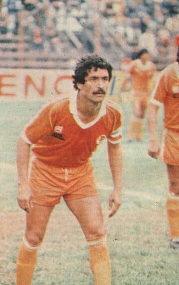 Víctor Merello con 571 partidos, en Lota Schwager, Cobreloa, Naval, Iquique y La Serena.